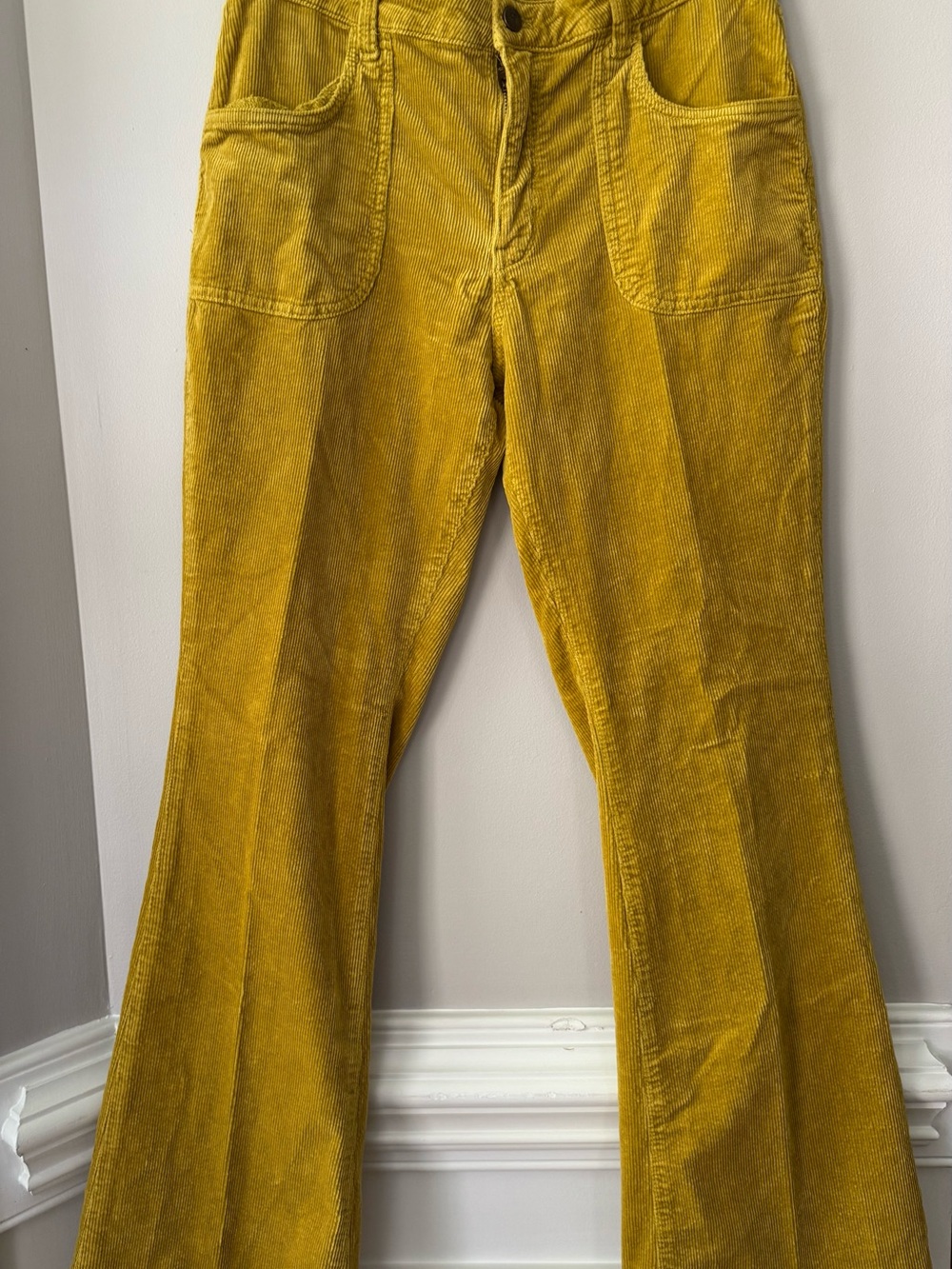 Pilcro Women’s The Icon Yellow Mustard Corduroy Chop Pocket Flare Jeans Size 32